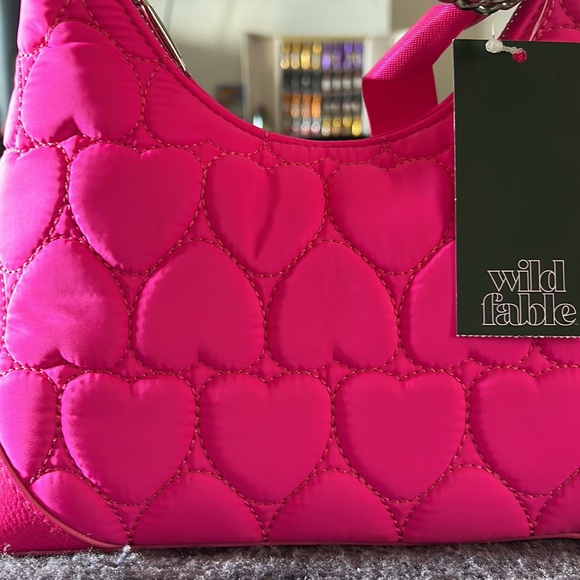 NWT….super cute handbag….adjustable strap… - Picture 2 of 7